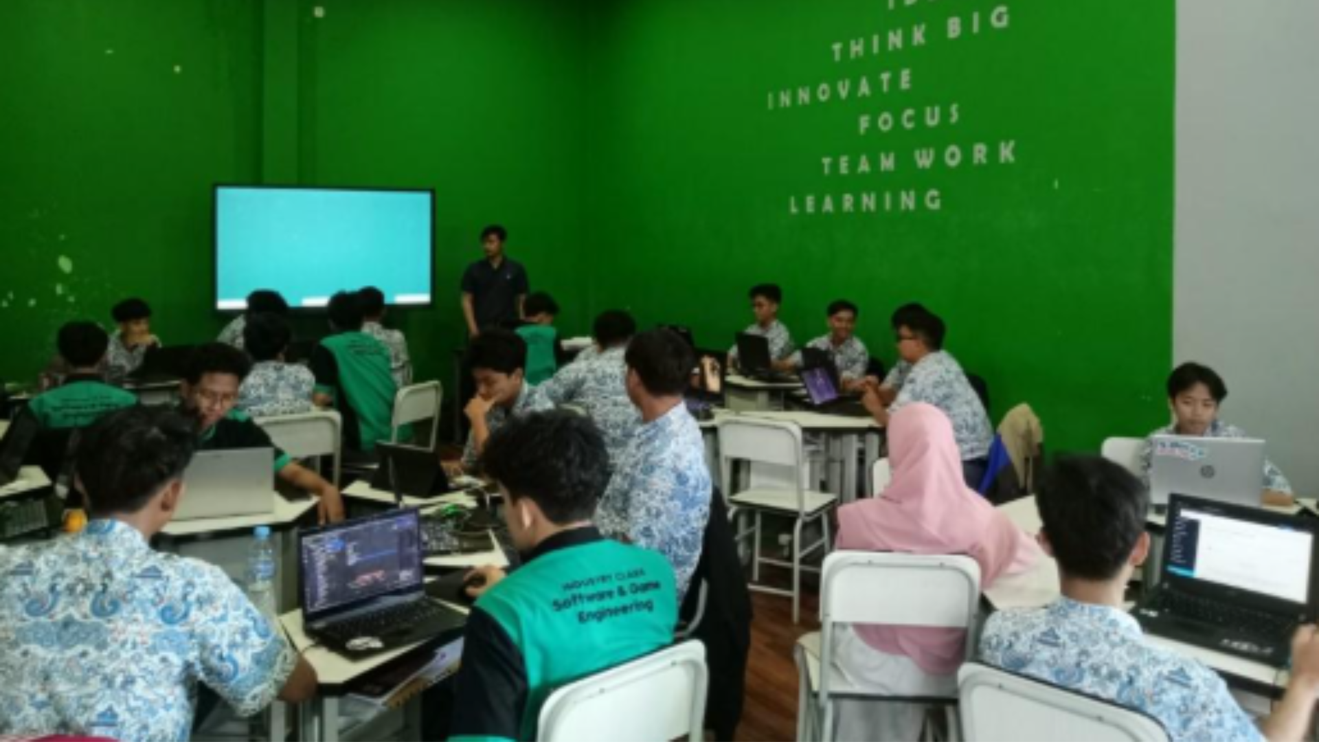 Kegiatan Guru Tamu di SMKN 4 Bandung